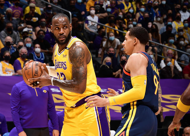 NBA-詹姆斯三分绝杀雷霆，湖人终结对手11连胜登顶西部引热议